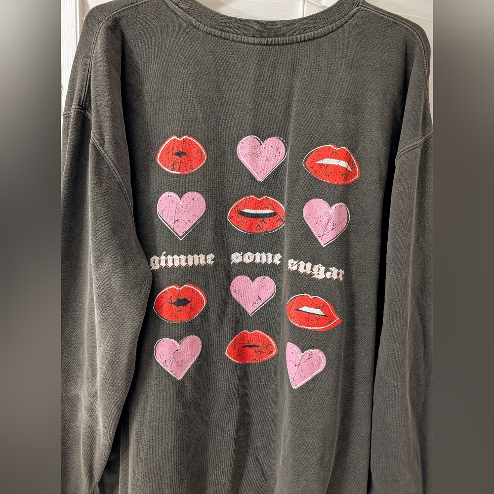 Graphic Print Women's Sweater - Black and Pink